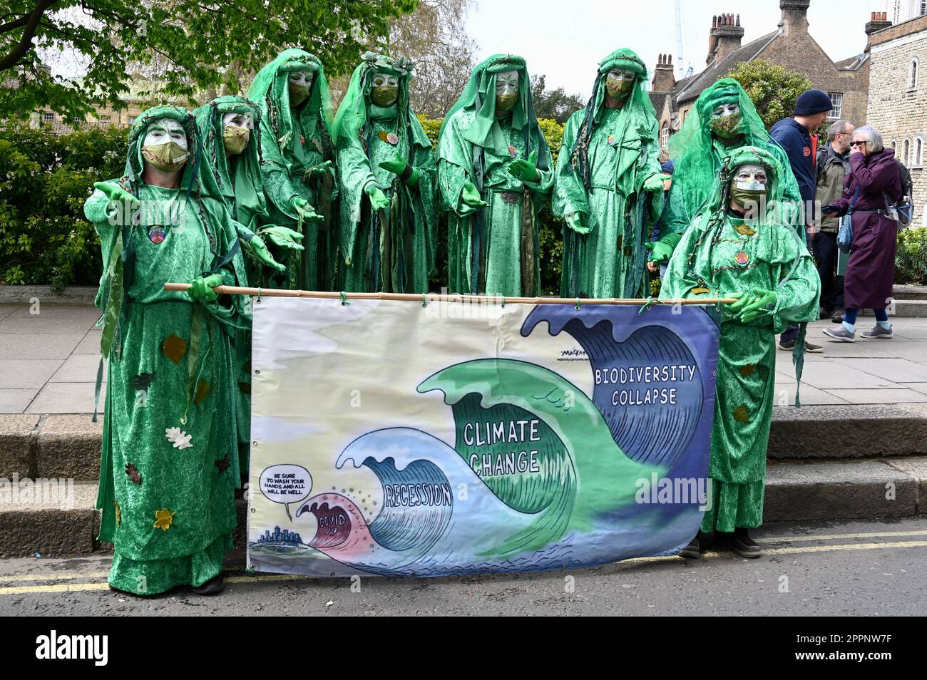 London, Großbritannien. Die Grünen Geister. Extinction Rebellion : "The Big One" Klimaprotest, letzter Tag, vierter Tag, Thema "Choose Your Future". Zentrum Von London, Westminster. Kredit: michael melia/Alamy Live News Kredit: michael melia/Alamy Live News Stockfoto