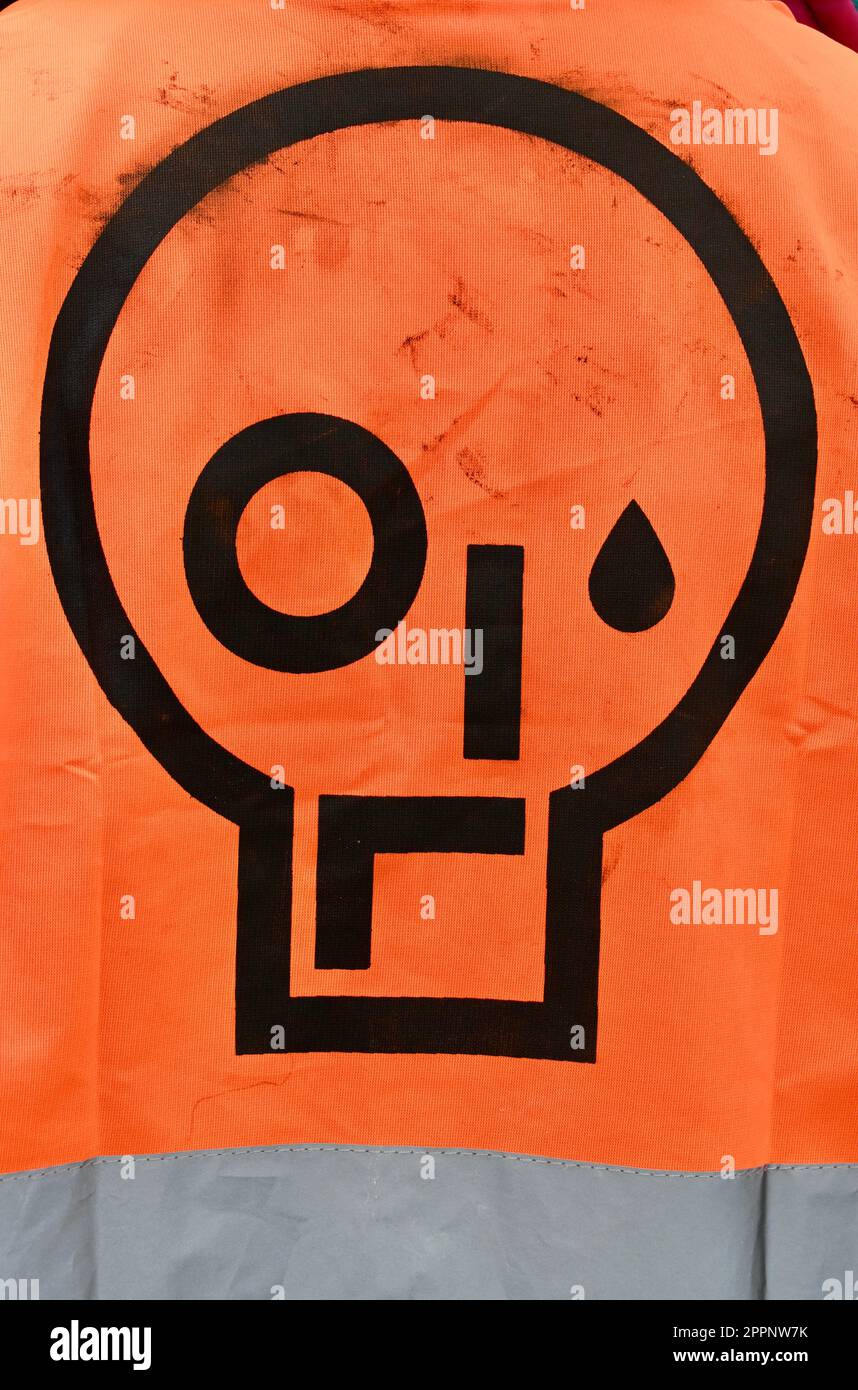 London, Großbritannien. „Just Stop Oil“-Logo. Extinction Rebellion : "The Big One" Klimaprotest, letzter Tag, vierter Tag, Thema "Choose Your Future". Zentrum Von London, Westminster. Kredit: michael melia/Alamy Live News Kredit: michael melia/Alamy Live News Stockfoto