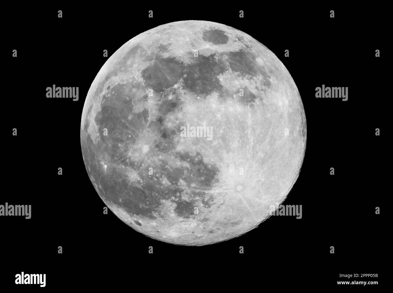 Vollmond aus dem Teleskop gesehen Stockfoto