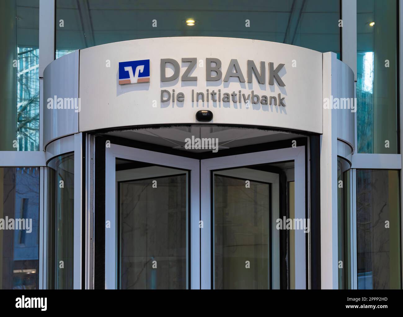 Frankfurt am Main, Deutschland - 29. Januar 2023: Hauptsitz der DZ Bank mit Sitz in Frankfurt am Main, der zentralen Institution innerhalb der Genossenschaftsflosse Stockfoto