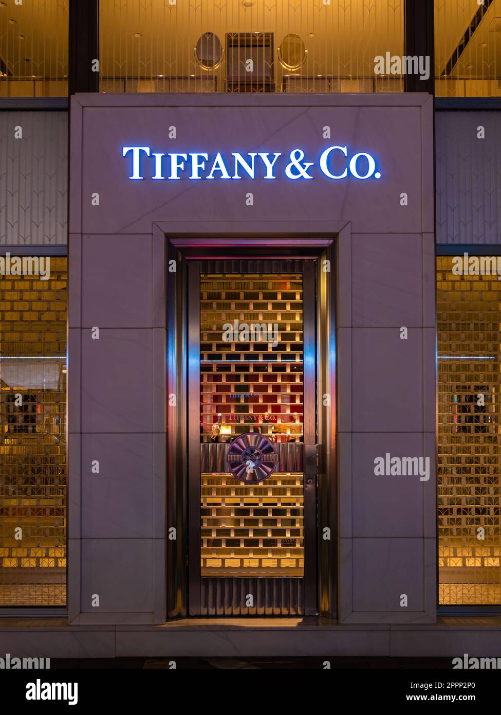 Frankfurt am Main, Deutschland - 29. Januar 2023: Tiffany Co ist ein luxuriöses Schmuck- und Designhaus Stockfoto
