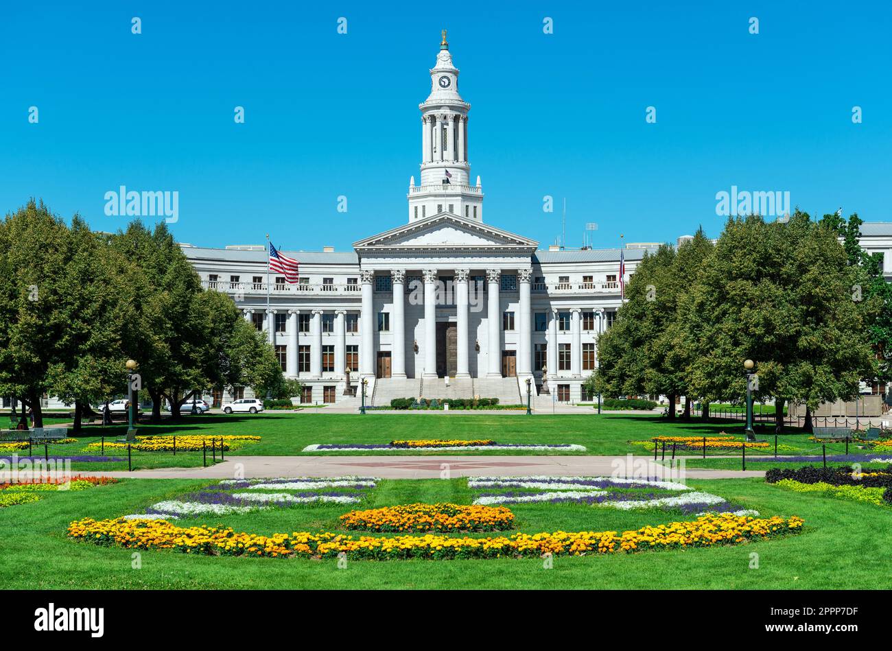 Colorado State Capitol mit farbenfrohem Garten, Denver, USA. Stockfoto