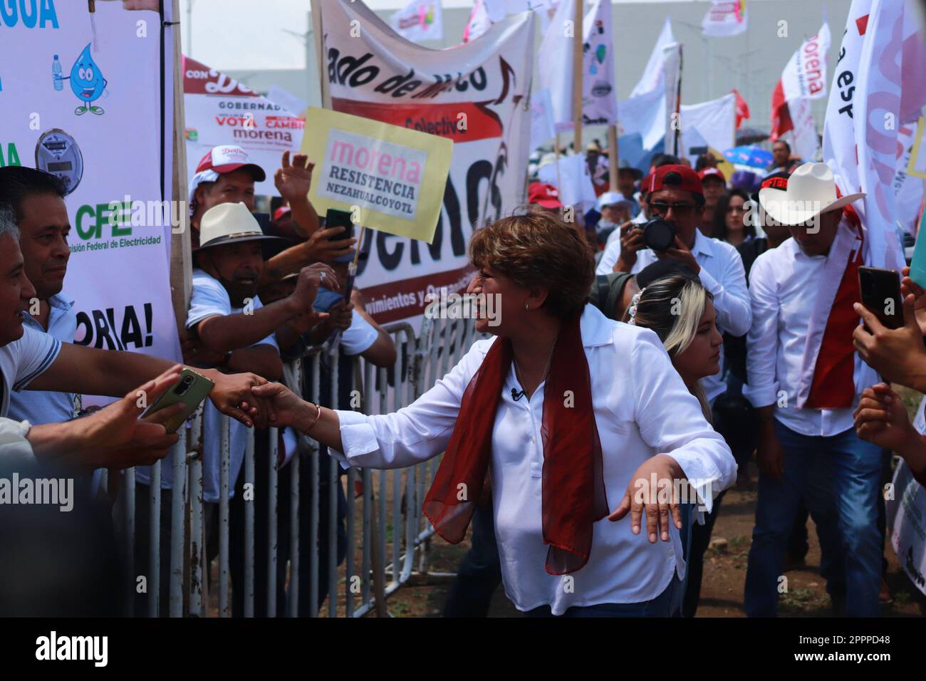 23. April 2023, Nezahualcoyotl, Staat Mexiko, Mexiko: Delfina Gomez, Kandidat für das Amt des Gouverneurs des Staates Mexiko für die Morena-Partei während einer politischen Kundgebung in der Gemeinde Nezahualcoyotl für die bevorstehenden Wahlen am 4. Juni. Am 23. April 2023 in Nezahualcoyotl, Bundesstaat Mexiko, Mexiko. (Kreditbild: © Carlos Santiago/Eyepix via ZUMA Press Wire) NUR REDAKTIONELLE VERWENDUNG! Nicht für den kommerziellen GEBRAUCH! Stockfoto