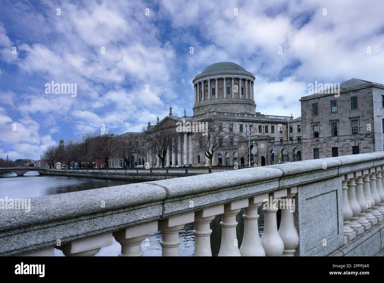 Blick auf den Fluss Liffey von den Four Courts Stockfoto