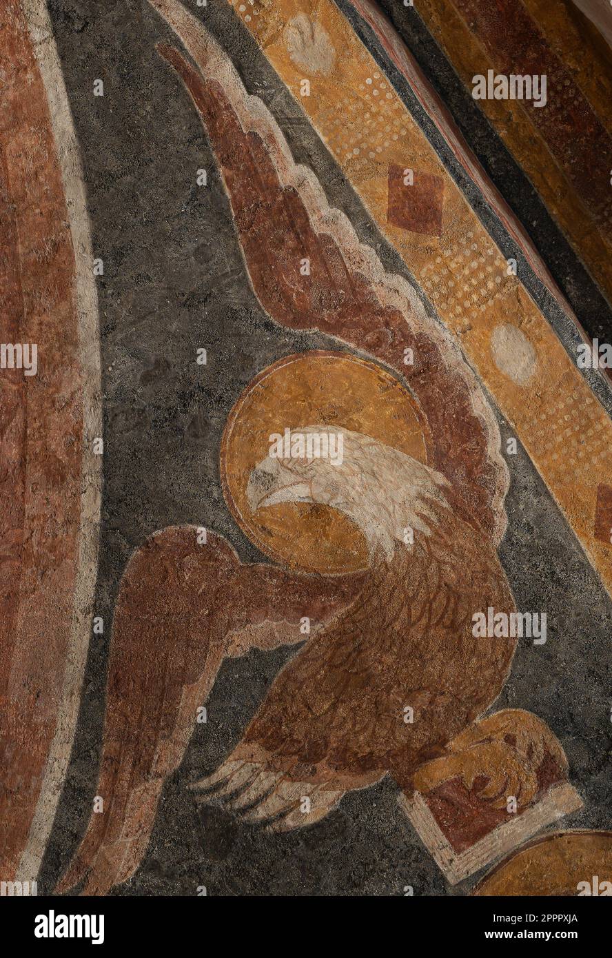 Antikes romanisches Gemälde eines Adlers als Symbol des Evangelisten John, Sæby, Neuseeland, Dänemark, April 6, 2023 Stockfoto
