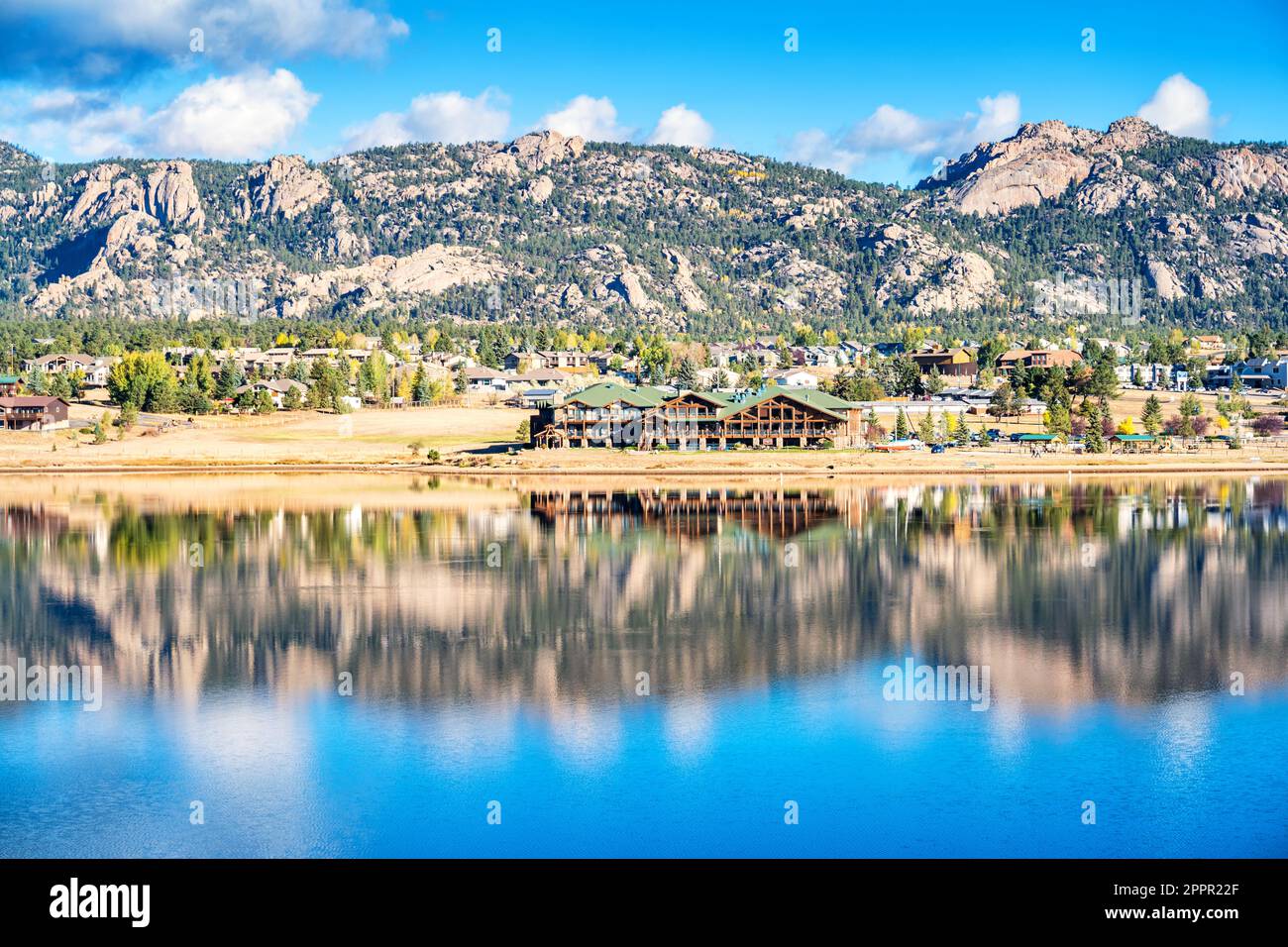 Stadt Estes Park und Lake Estes in Colorado, USA Stockfoto