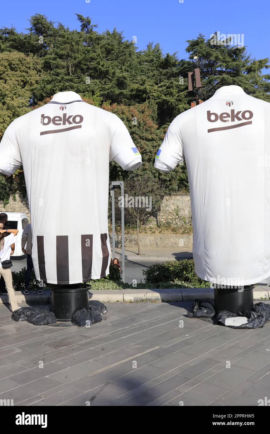 Fußballuniform vor dem Vodafone Stadium-Besiktas, Istanbul, Türkei Stockfoto