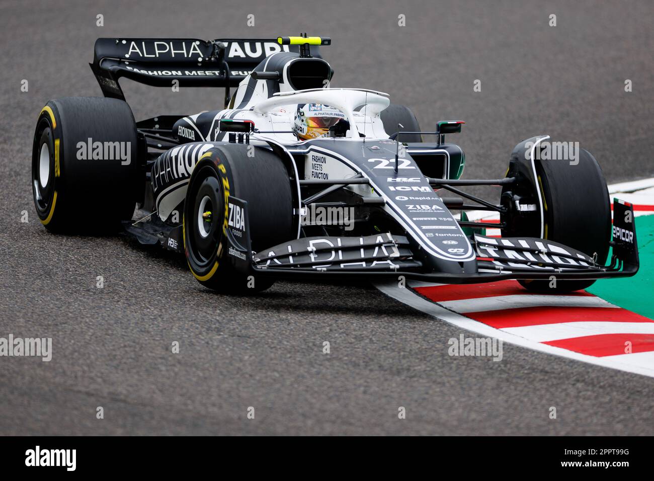 SUZUKA, JAPAN, Suzuka Circuit, 8. Oktober: Yuki Tsunoda (JPN) des Teams AlphaTauri im Jahr FP3 während des japanischen Formel-1-Grand Prix bei Suzuka C. Stockfoto