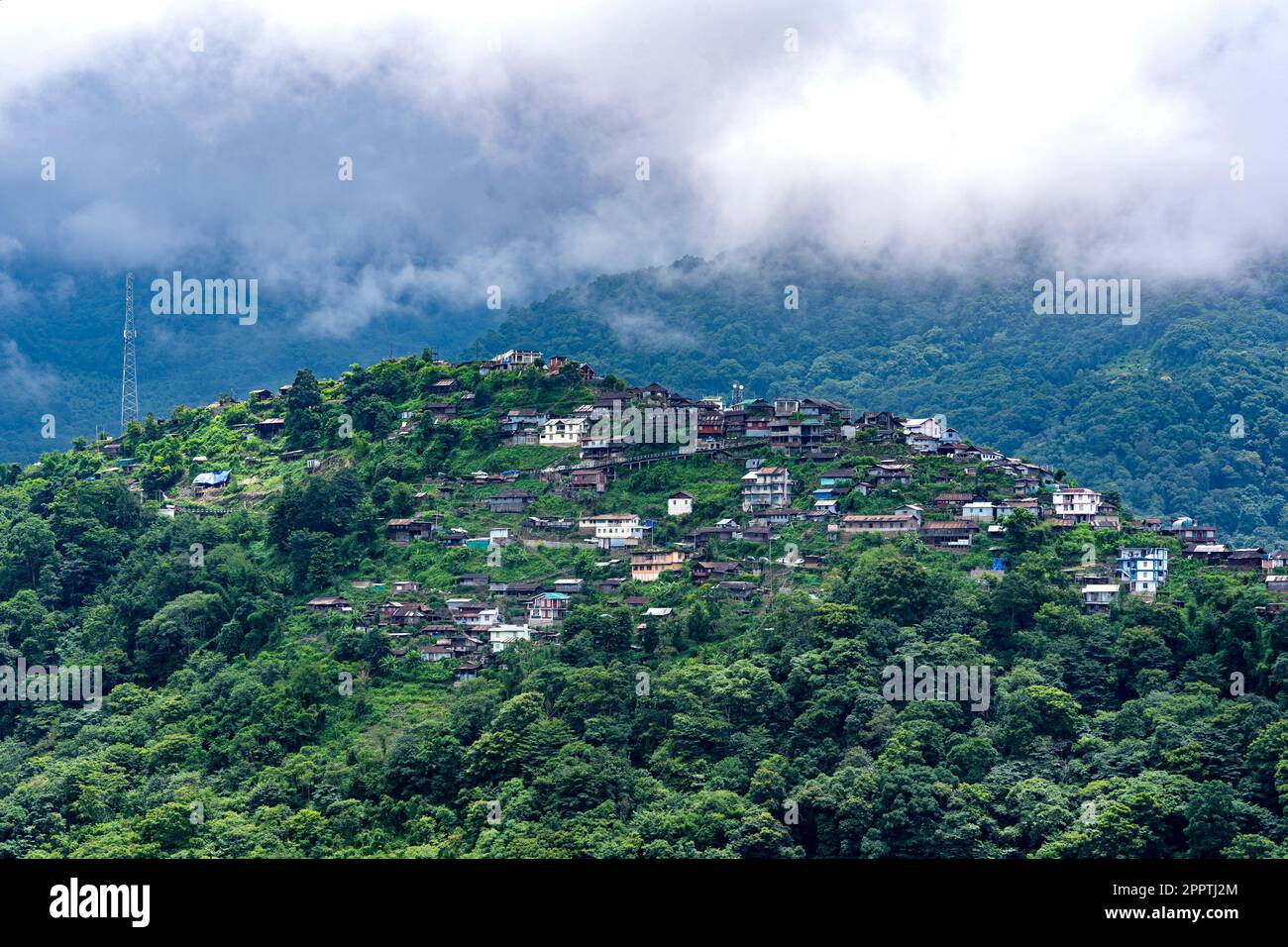 Nagalands Khonoma, bekannt als das „erste grüne Dorf Asiens“, wo die Jagd verboten ist und der Stamm Angami sich dem Naturschutz verschrieben hat Stockfoto