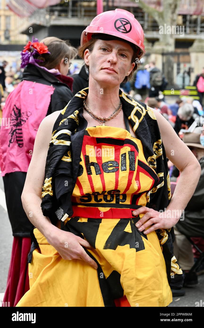 Extinction Rebellion, The Big One - Tag vier ihrer Klimaproteste, Stop Shell Protest, Parliament Square, London, Großbritannien Stockfoto