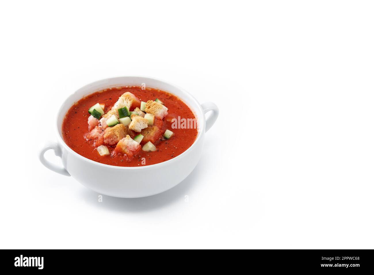 Traditionelle spanische Gazpacho-Suppe isoliert auf weißem Hintergrund Stockfoto