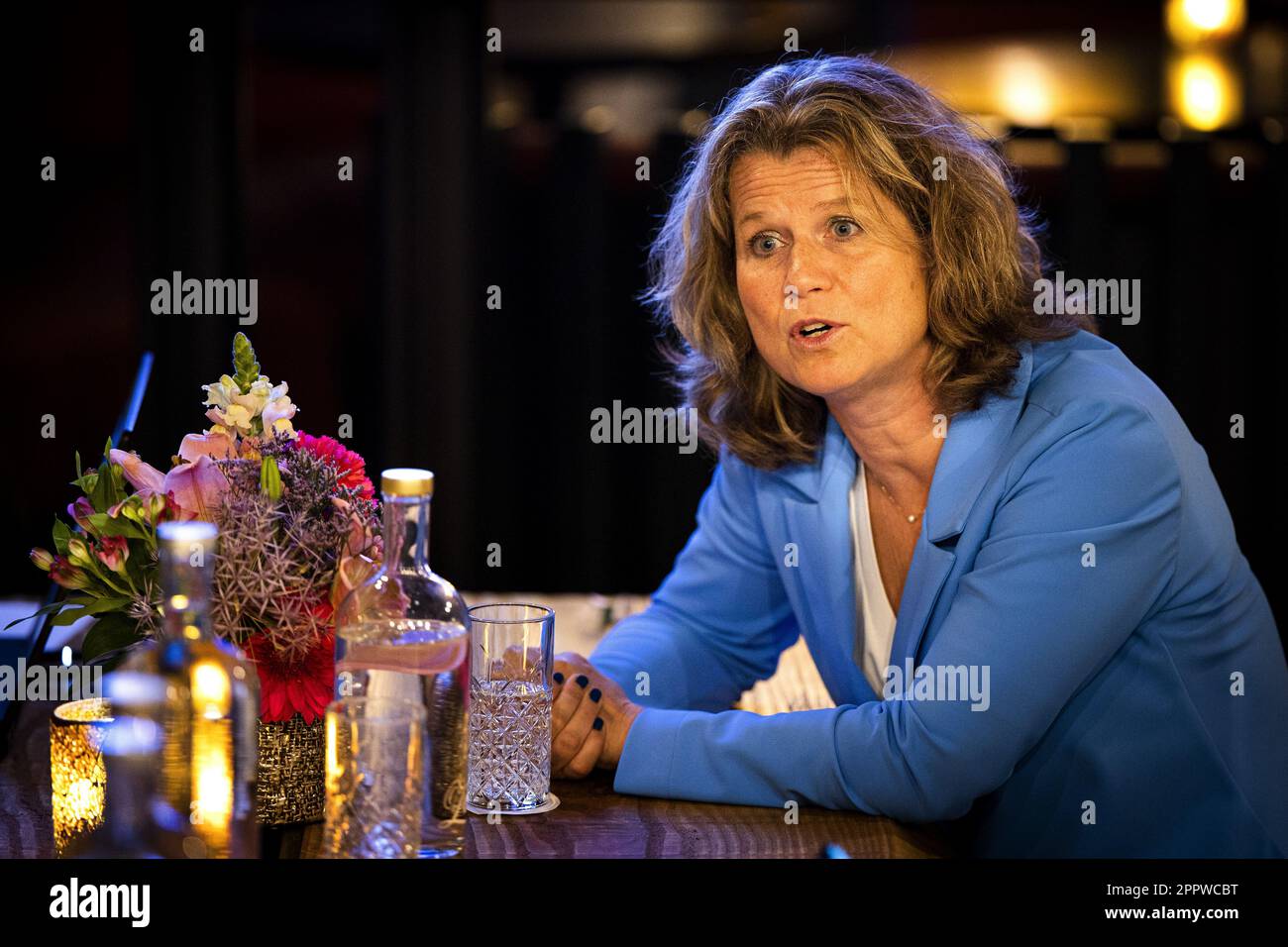 AMSTERDAM - CEO Petra de Ruiter bei der Bekanntgabe der Jahresergebnisse des Holland Casino. ANP RAMON VAN FLYMEN niederlande raus - belgien raus Stockfoto