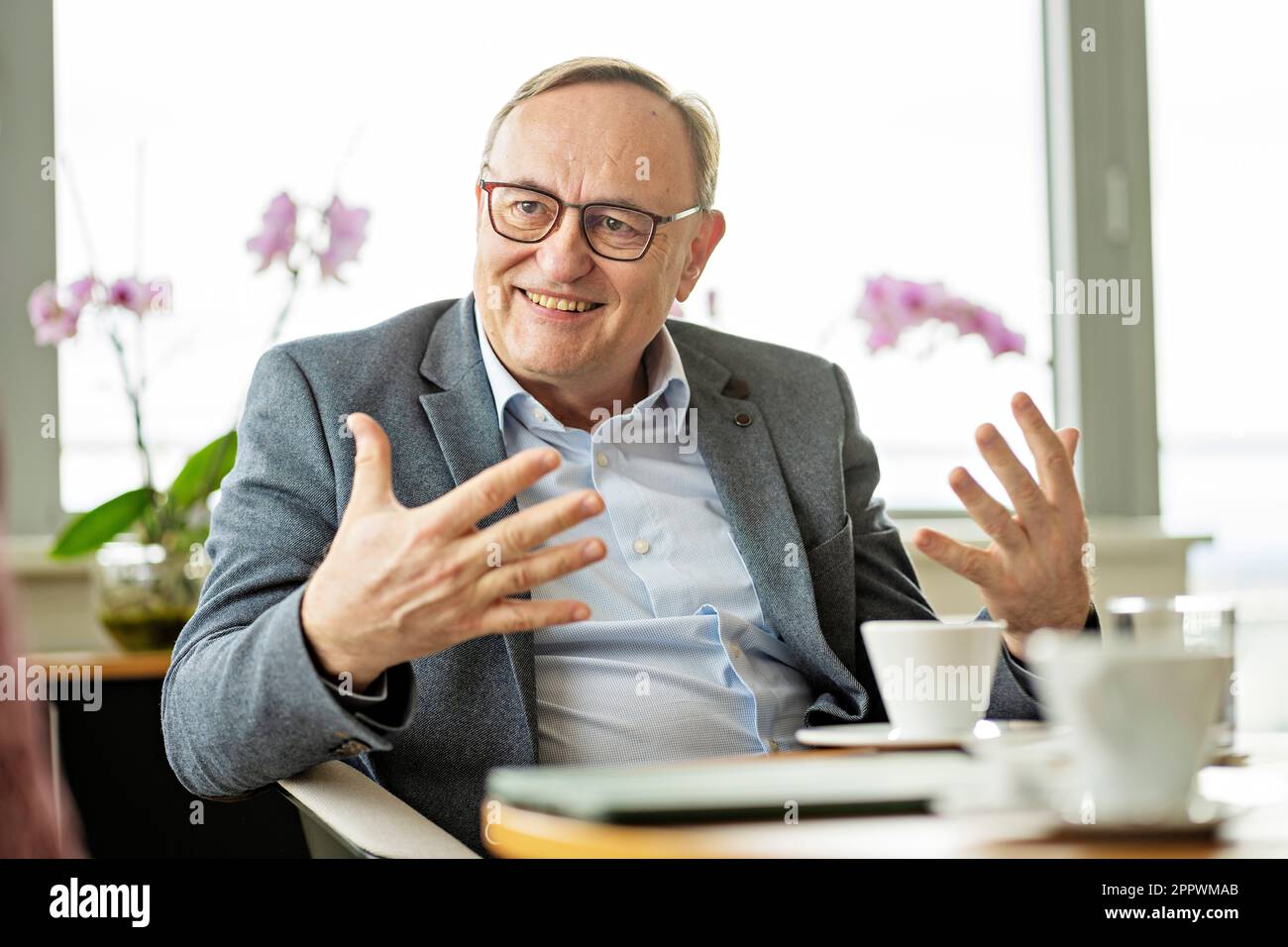 Eduard Palisek, Country CEO bei Siemens Czech Republic, spricht mit Journalist in Prag, Tschechische Republik, 13. März 2023. (CTK Photo/Martin Sterba) Stockfoto