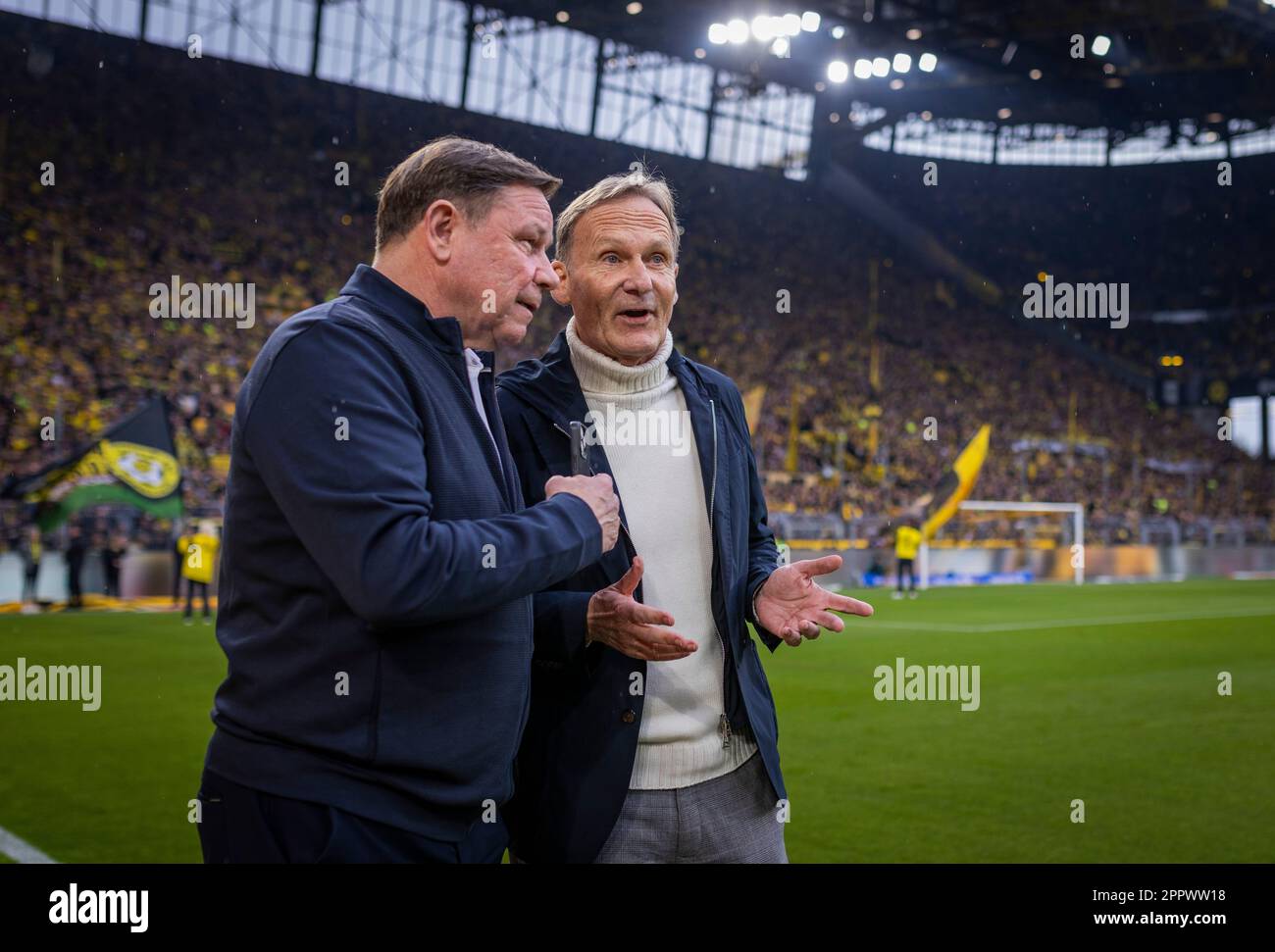 Dortmund, Deutschland. 22. April 2023. Dr. Christian Hockenjoy (Organisationschef von Borussia Dortmund) und Geschäftsführer Hans-Joachim Watzke (BVB) B. Stockfoto