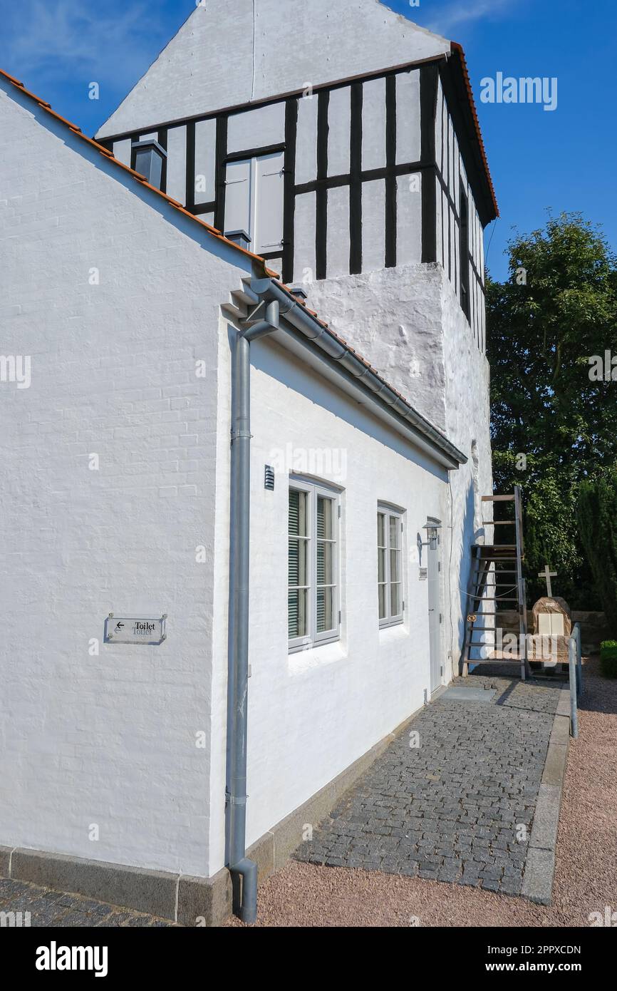 Der freistehende Glockenturm von NY Kirke, die Neue Kirche in Nyker, Bornholm Island, Dänemark, Skandinavien, Europa, NY Kirke ist eine romanische runde Kirche. Stockfoto