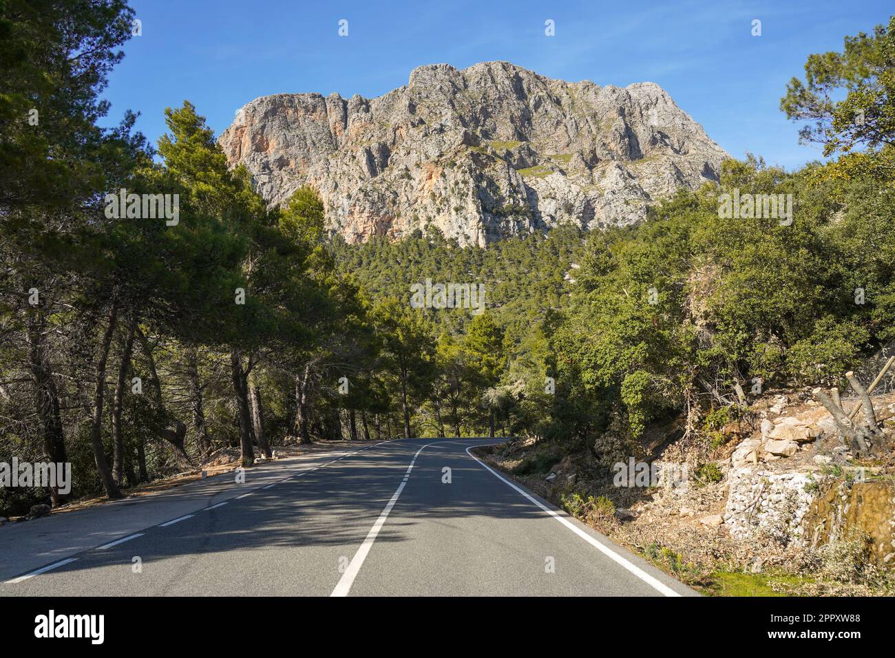 Straße durch die Tramuntana Berge, Sierra de Tramontana in Mallorca, Spanien. Stockfoto
