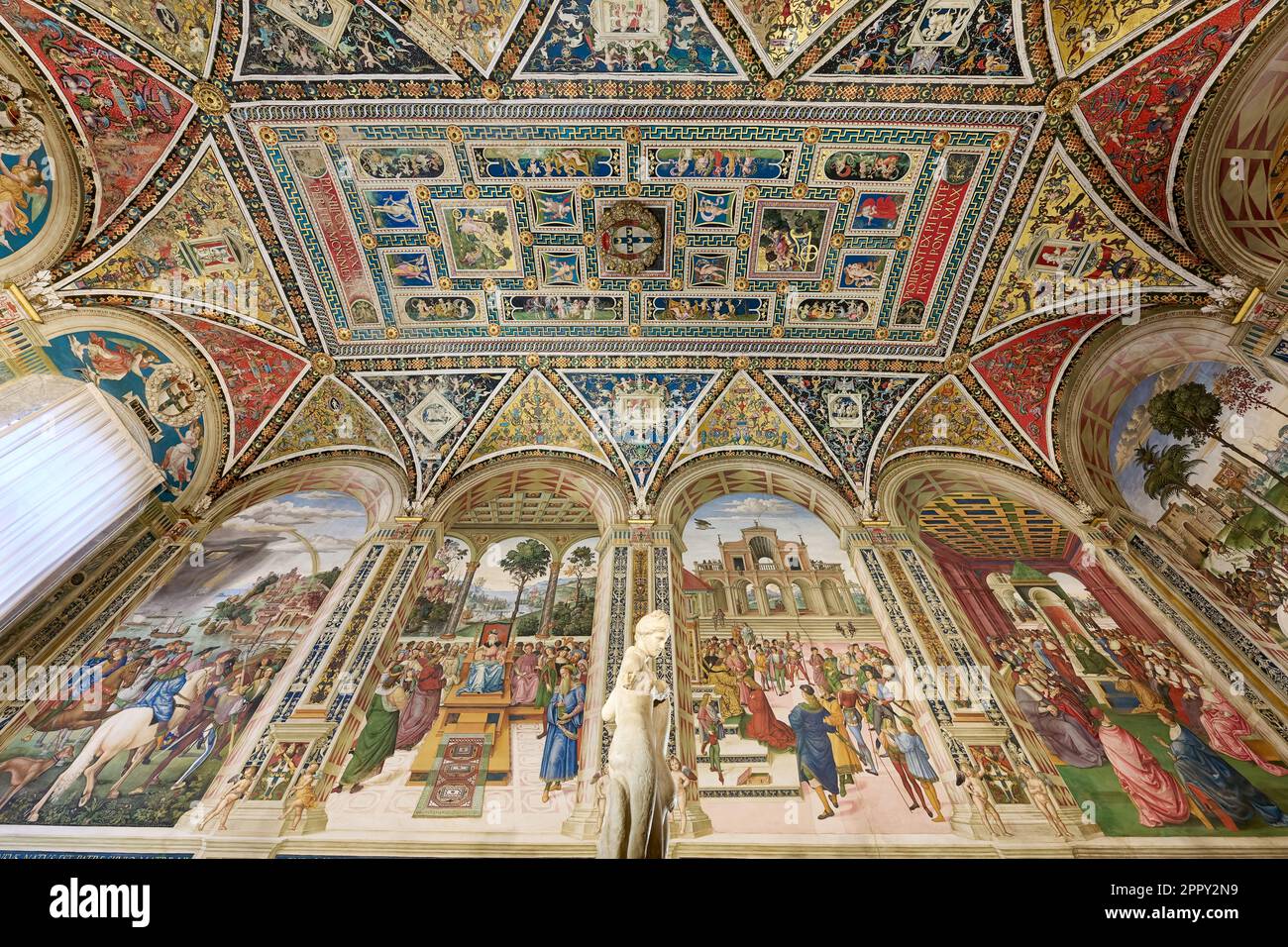 Fresken der Bibliothek Libreria Piccolomini in der Kathedrale von Siena, Duomo di Siena, Siena, Toskana, Italien Stockfoto