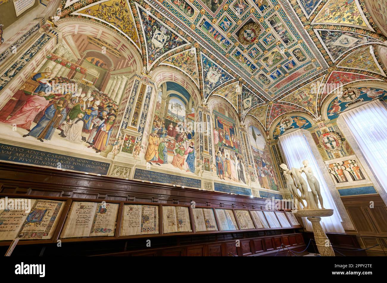 Fresken der Bibliothek Libreria Piccolomini in der Kathedrale von Siena, Duomo di Siena, Siena, Toskana, Italien Stockfoto