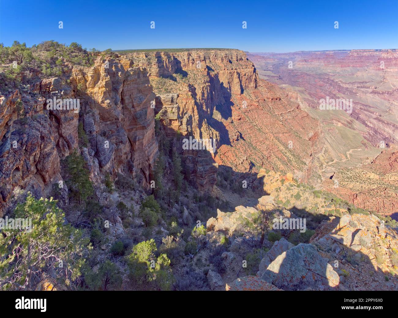 Blick auf Zuni Point in der Ferne östlich von Papago Creek am Grand Canyon Arizona. Stockfoto