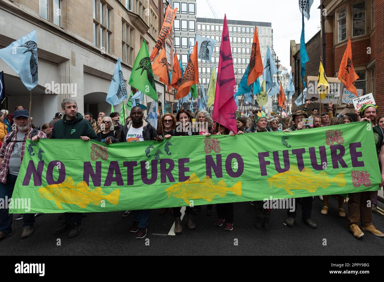 London, Großbritannien. 22. April 2023. Tag 2 der vier Tage der Klimaproteste, die von der Extinction Rebellion einberufen und von mehr als 200 Organisationen unterstützt wurden, einschließlich Stockfoto