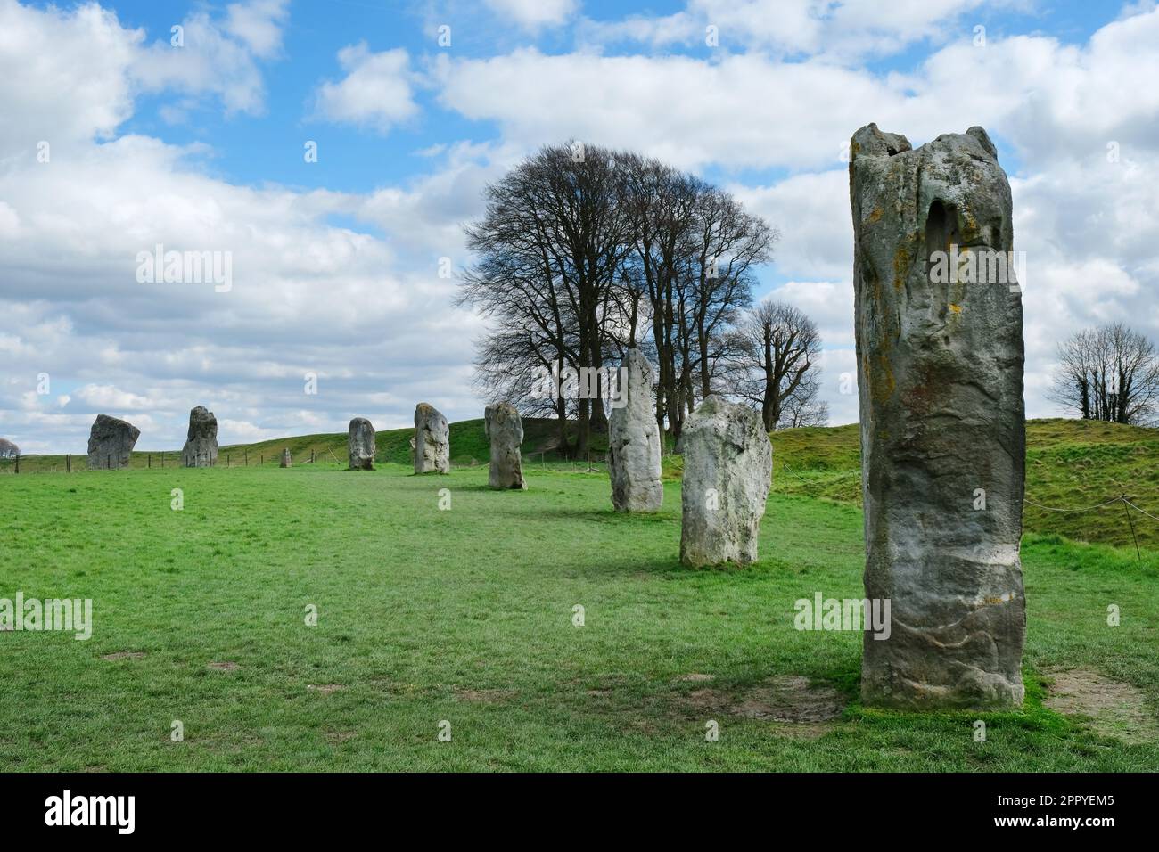 Avebury Stone Circle, der größte der Welt, Wiltshire, Großbritannien - John Gollop Stockfoto