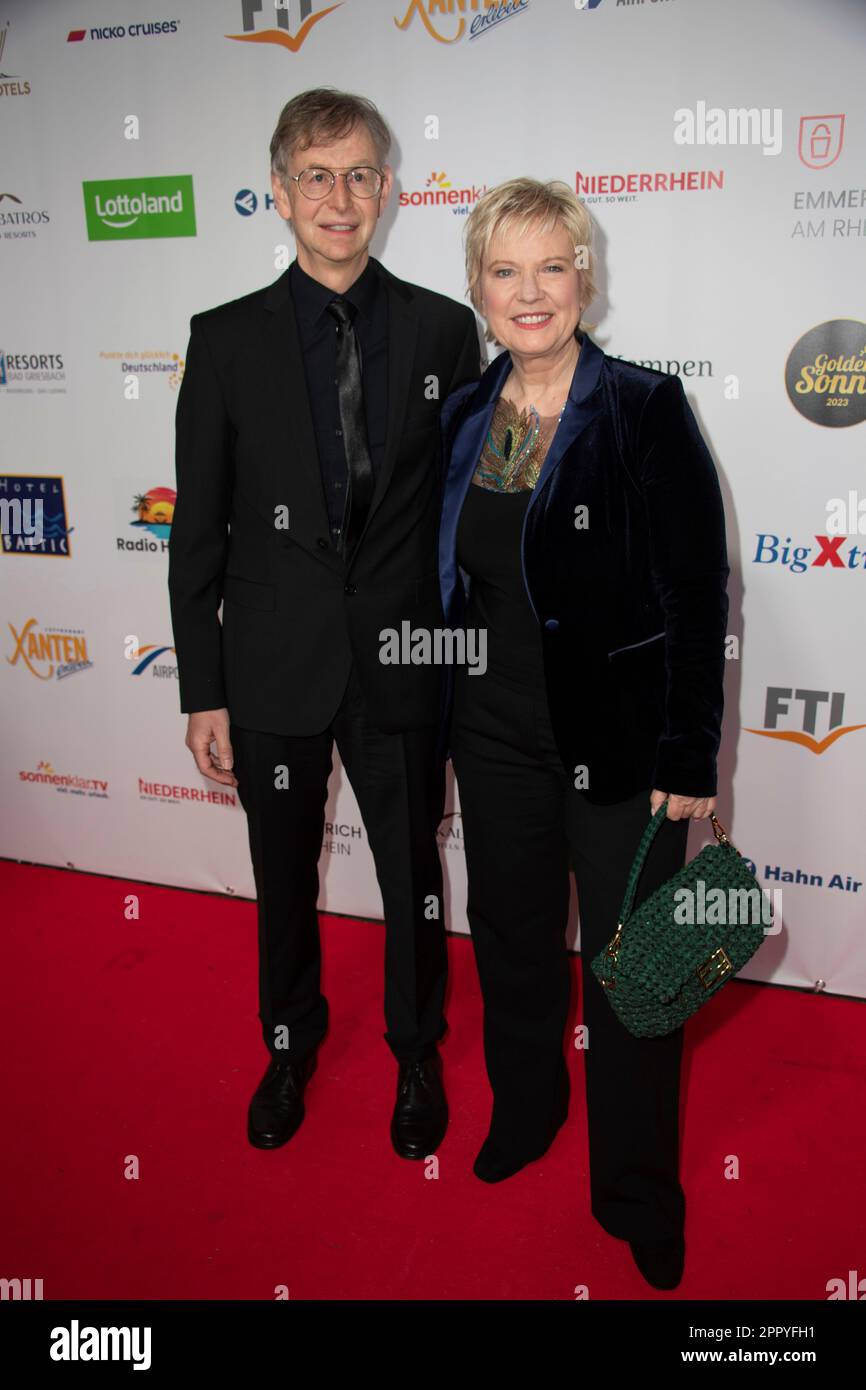 Calcar, Deutschland. 22. April 2023. Birgit Biggi LECHTERMANN, Moderator und Ingo KERSTING, Red Teppich, Red Carpet Show, Ankunft, Ankunft, Golden Sun 2023, am 04. April 22/2023 im Wunderland Kalkar, Guthaben: dpa/Alamy Live News Stockfoto