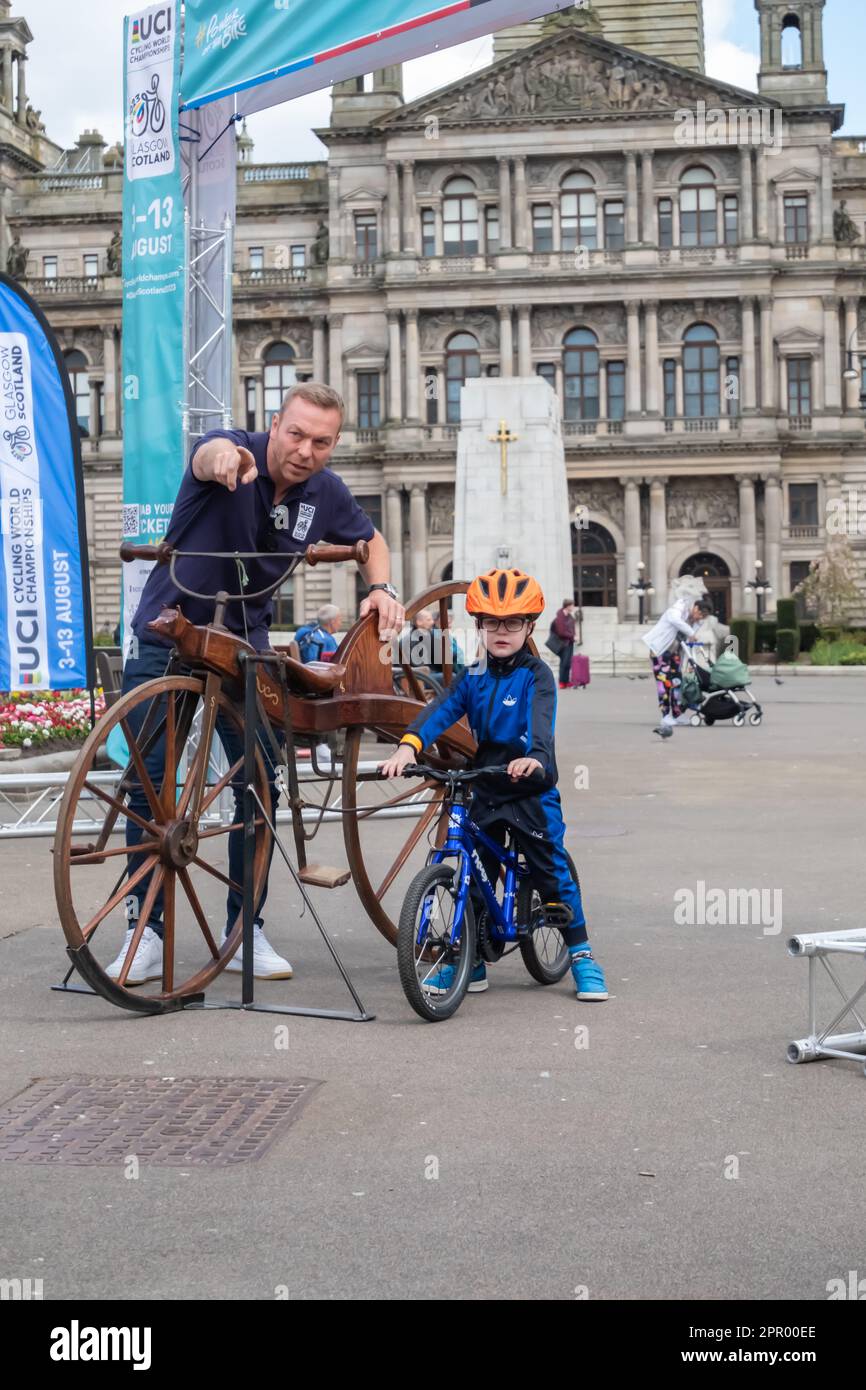 Glasgow, Schottland, Großbritannien. 25. April 2023. Sir Chris Hoy bei einer Veranstaltung am George Square, die 100 Tage bis zum Beginn der UCI-Radweltmeisterschaft stattfindet. Kredit: Skully/Alamy Live News Stockfoto