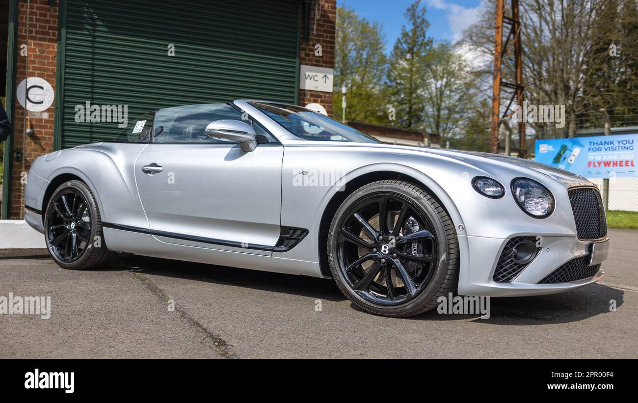 Bentley Continental GTC, ausgestellt beim April Scramble, der am 23. April 2023 im Bicester Heritage Centre stattfindet. Stockfoto