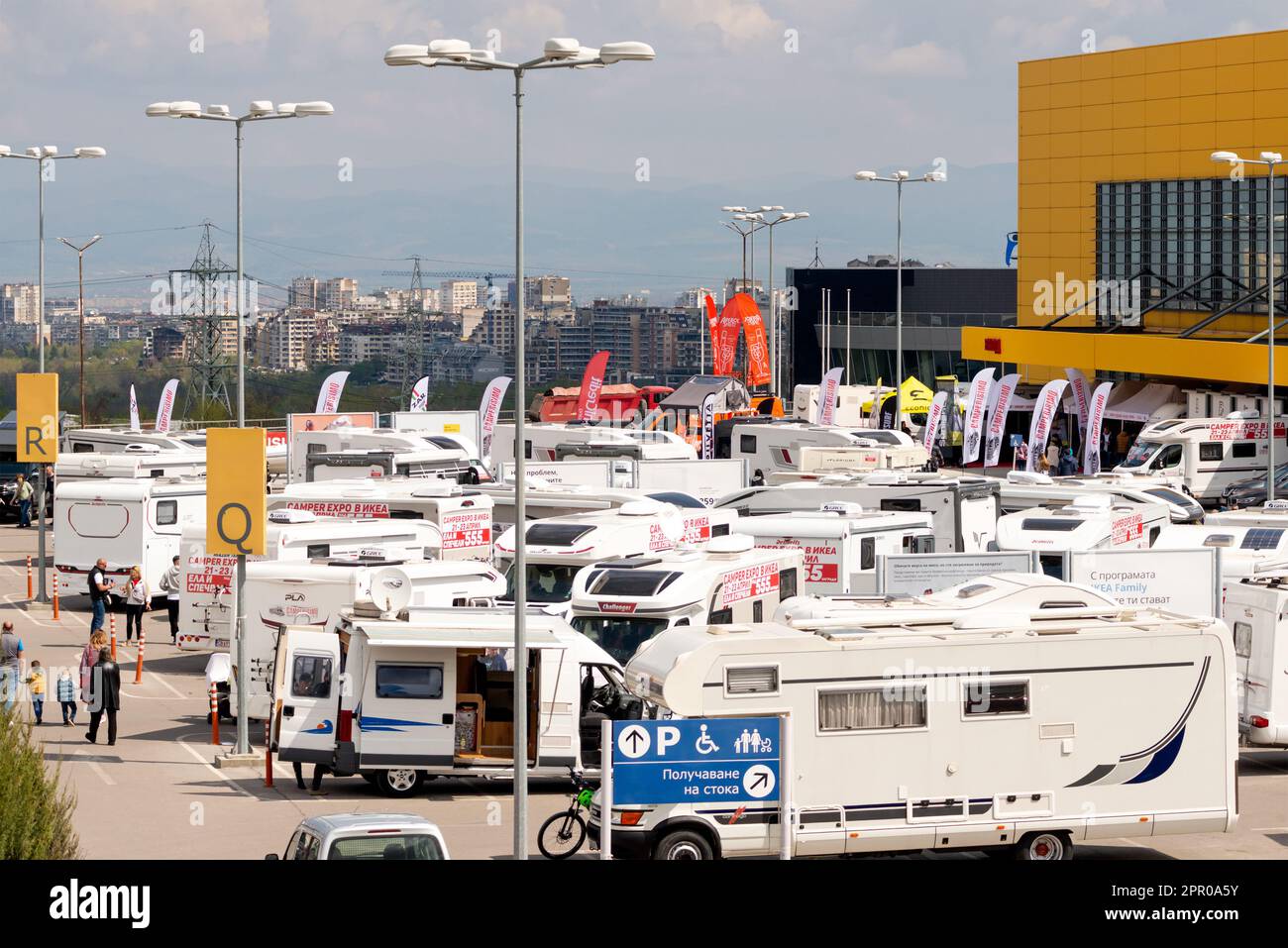 Caravan Show Camping and Caravanning Expo 2023, IKEA-Parkplatz in Sofia, Bulgarien, Osteuropa, Balkan, EU seit April 2023 Stockfoto