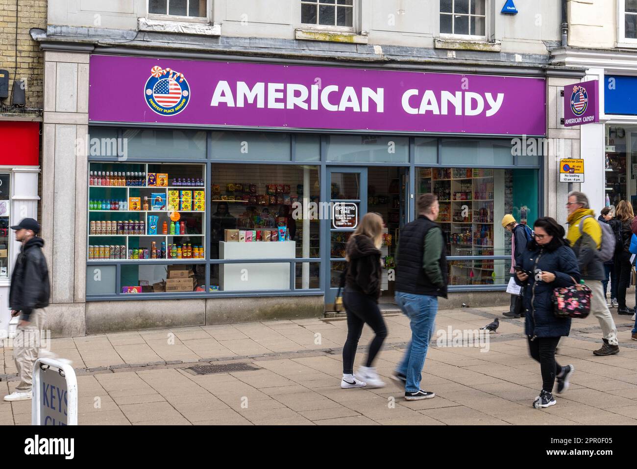 Im American Candy Shop im Stadtzentrum von Norwich werden amerikanische Süßigkeiten verkauft, die in Großbritannien normalerweise nicht leicht erhältlich sind. Stockfoto