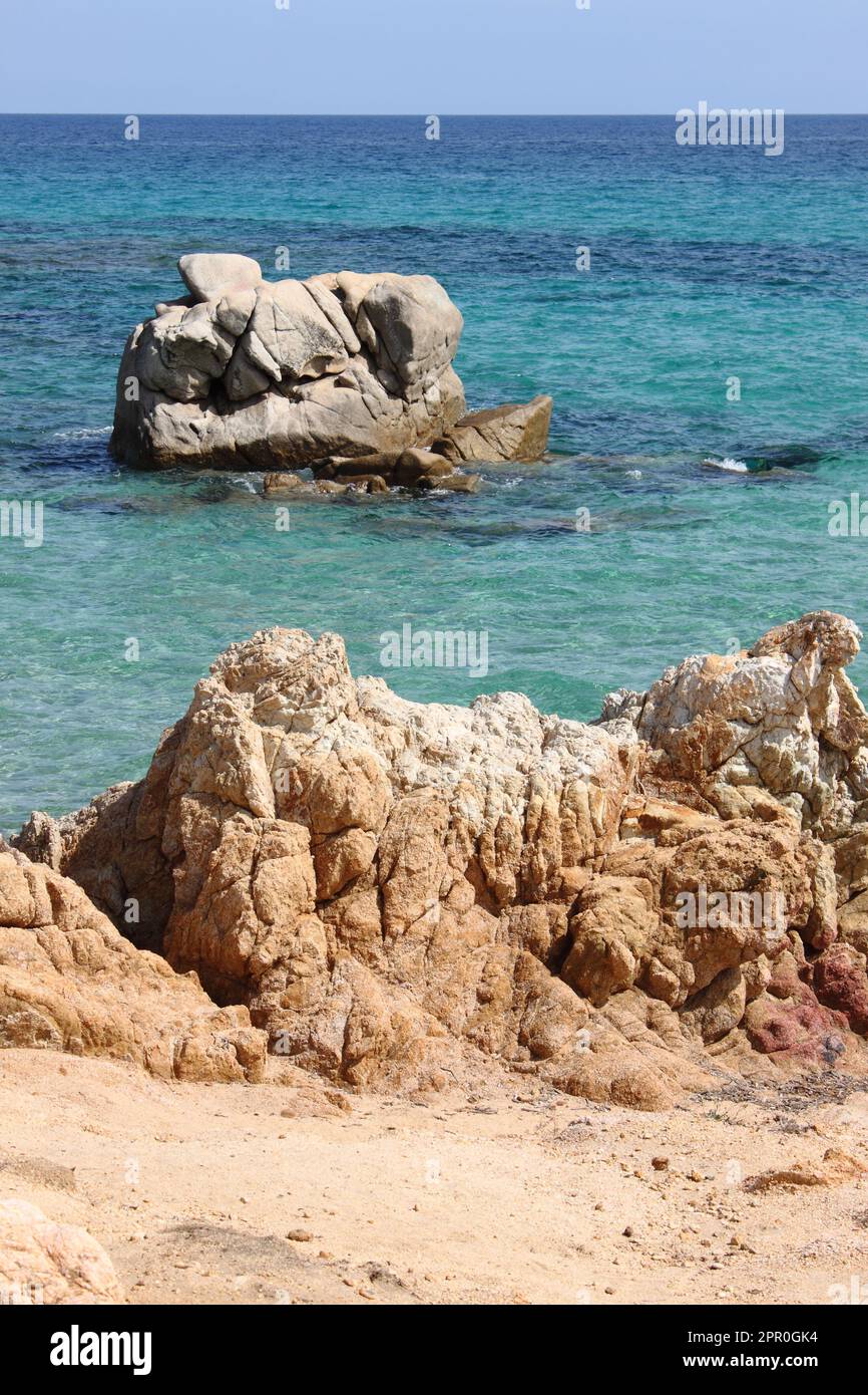 Scoglio di Peppino und Santa Giusta Beach in Sardinien, Italien Stockfoto