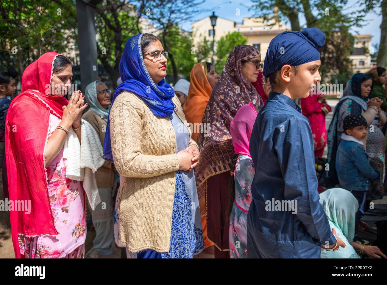23. April 2023, Rom, Italien SikhFrauen nehmen an der Prozession zum