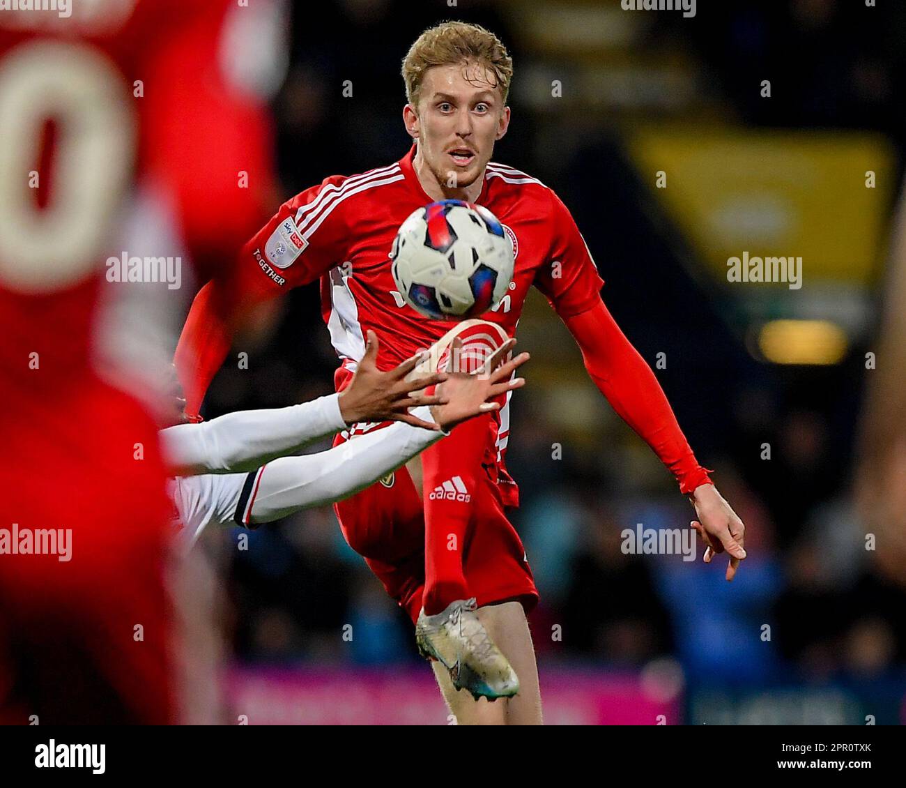 Blackburn, Großbritannien. 19. April 2023. Harvey Rodgers #16 von Accrington Stanley kontrolliert den Ball während des Sky Bet Championship-Spiels Blackburn Rovers vs Coventry City in Ewood Park, Blackburn, Großbritannien, 19. April 2023 (Foto von Ben Roberts/News Images) in Blackburn, Großbritannien, am 4./19. April 2023. (Foto: Ben Roberts/News Images/Sipa USA) Guthaben: SIPA USA/Alamy Live News Stockfoto