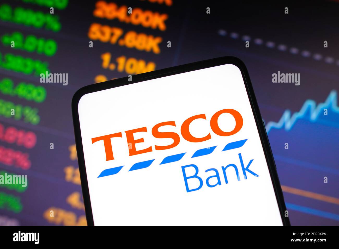 Brasilien. 25. April 2023. In dieser Abbildung wird das Tesco Bank Logo auf einem Smartphone-Bildschirm angezeigt. (Kreditbild: © Rafael Henrique/SOPA Images via ZUMA Press Wire) NUR REDAKTIONELLE VERWENDUNG! Nicht für den kommerziellen GEBRAUCH! Stockfoto