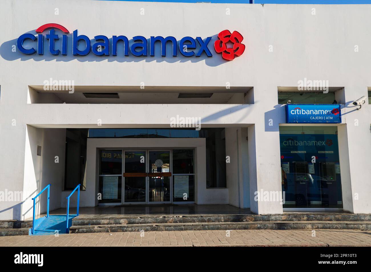 Fassade der Citibanamex oder Citi Banamex Bank und Geldautomaten in der Serdan Straße in Downtown Hermosillo Sonora Mexico..(© Foto von Luis Gutiérrez /Norte Photo) Fachada de banco Citibanamex o Citi Banamex y cajero ATM en la calle Serdan del Centro de Hermosillo Sonora. Luz( Nortite Photo by Mexico. Stockfoto