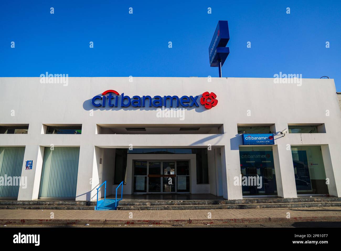 Fassade der Citibanamex oder Citi Banamex Bank und Geldautomaten in der Serdan Straße in Downtown Hermosillo Sonora Mexico..(© Foto von Luis Gutiérrez /Norte Photo) Fachada de banco Citibanamex o Citi Banamex y cajero ATM en la calle Serdan del Centro de Hermosillo Sonora. Luz( Nortite Photo by Mexico. Stockfoto