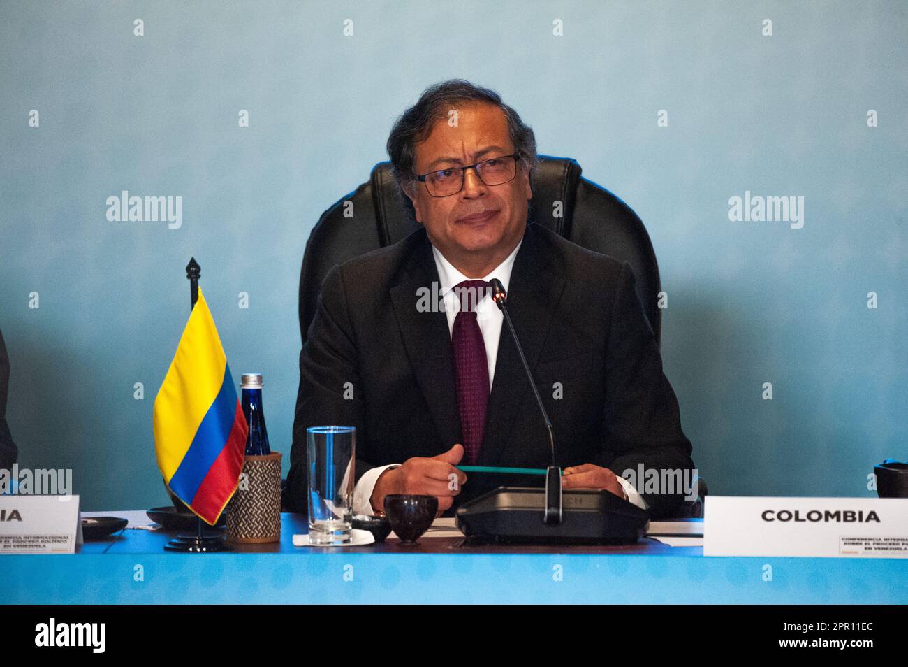 Bogota, Kolumbien, 25. April 2023. Der kolumbianische Präsident Gustavo Petro spricht auf der Internationalen Konferenz über den politischen Prozess Venezuelas in Bogota, Kolumbien, am 25. April 2023. Foto: Sebastian Barros/Long Visual Press Stockfoto