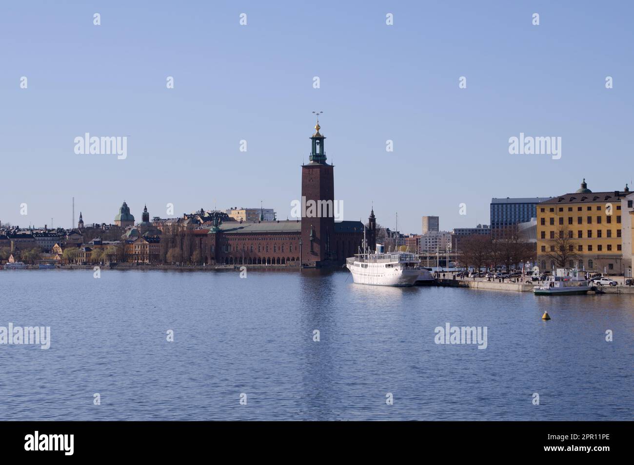 Stockholmer Rathaus (Stadhus), gegenüber dem Wasser von Sodermalm Stockfoto