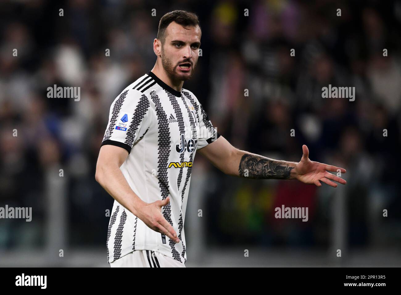 Turin, Italien. 23. April 2023 Federico Gatti vom FC Juventus reagiert während des Fußballspiels der Serie A zwischen dem FC Juventus und SSC Napoli. Kredit: Nicolò Campo/Alamy Live News Stockfoto