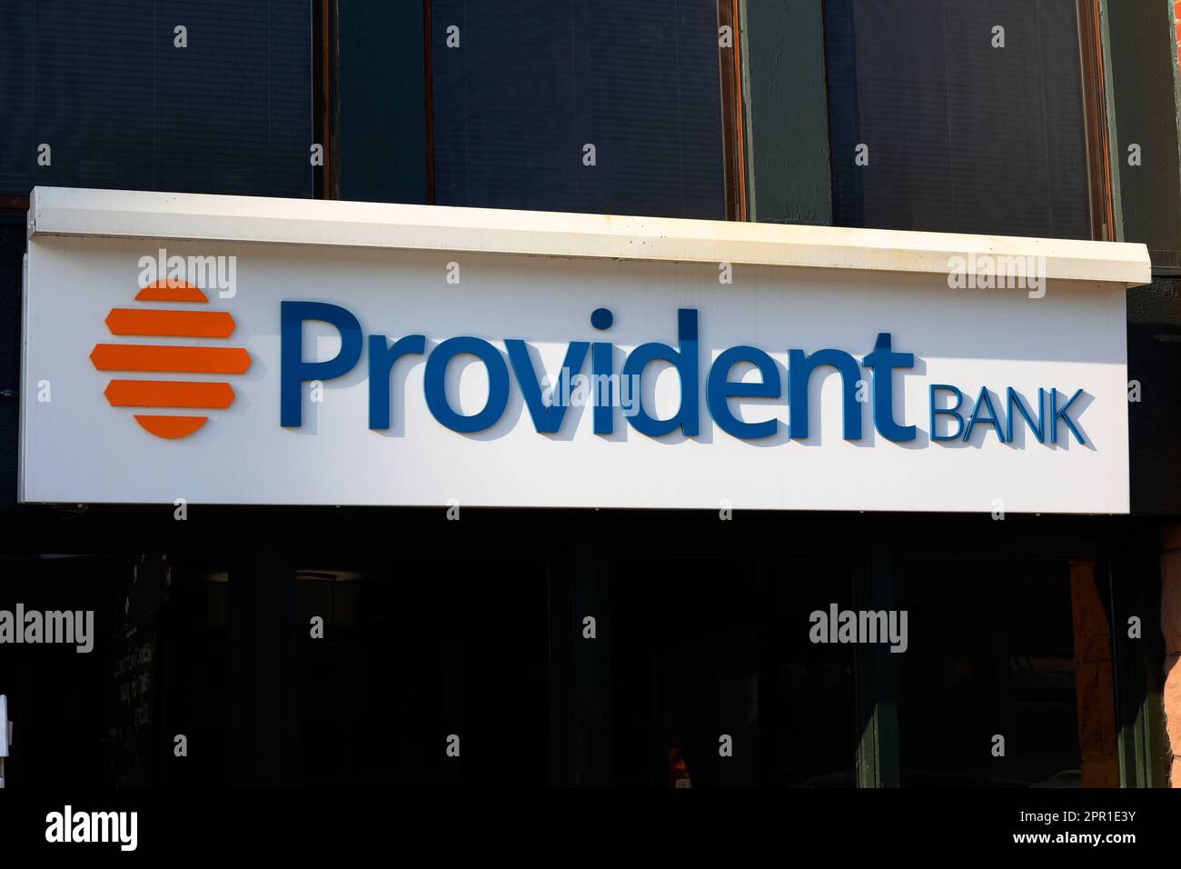Beschilderung für die Provident Bank, eine Verwahrstelle mit Hauptsitz in Jersey City, New Jersey Stockfoto