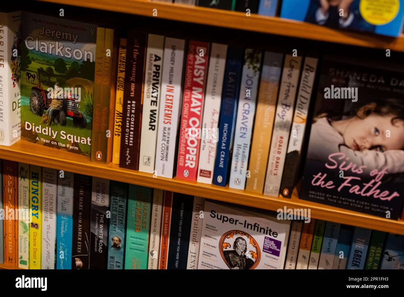 Bestseller, Bestseller Bücher im Bücherregal Stockfoto