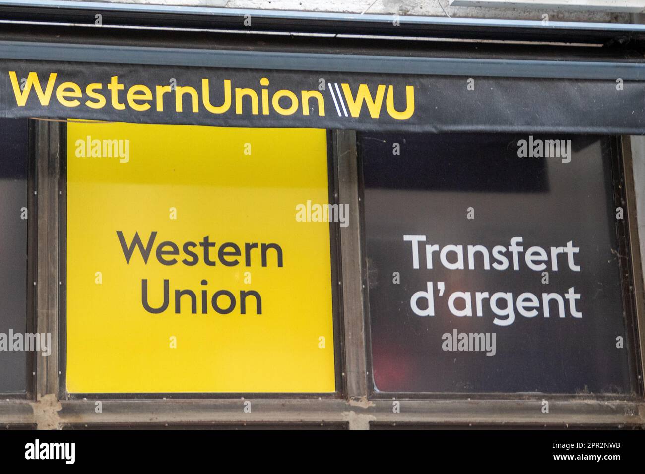 lyon , Aura France - 04 24 2023 : Western Union wu-Zeichen und Markenlogo auf der Eingangsfassade Bürofirma american Financial Services Agency Stockfoto