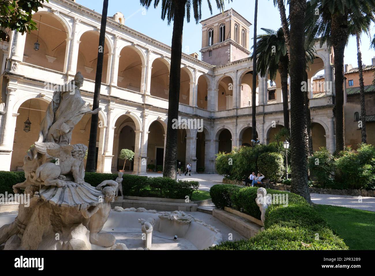 BLICK AUF DEN GARTEN DES PALAZZO VENEZIA Stockfoto