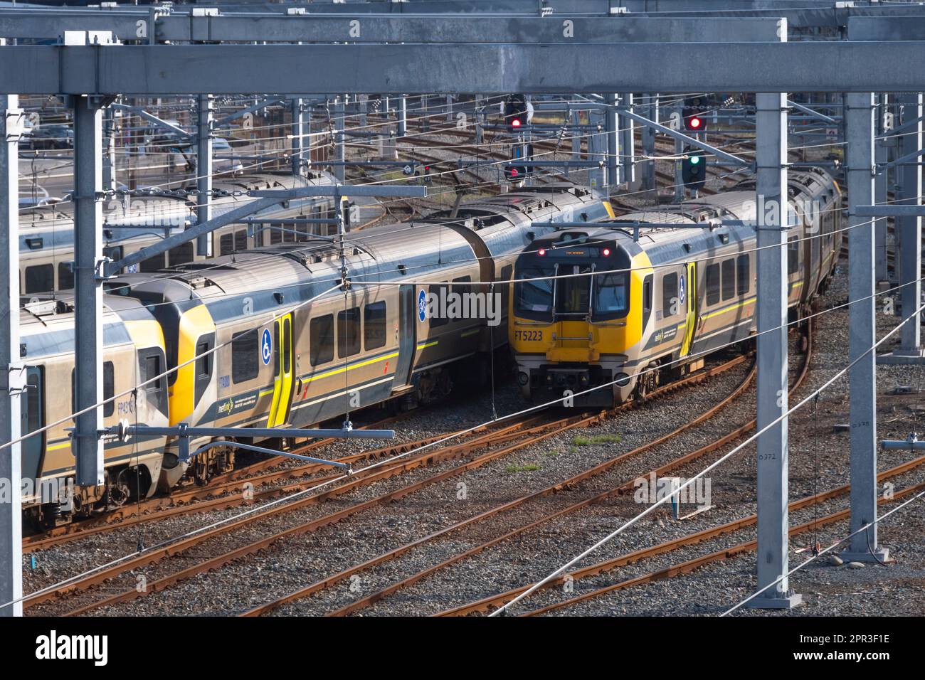 Elektrische S-Bahnen an Wellington Station, North Island, Neuseeland Stockfoto