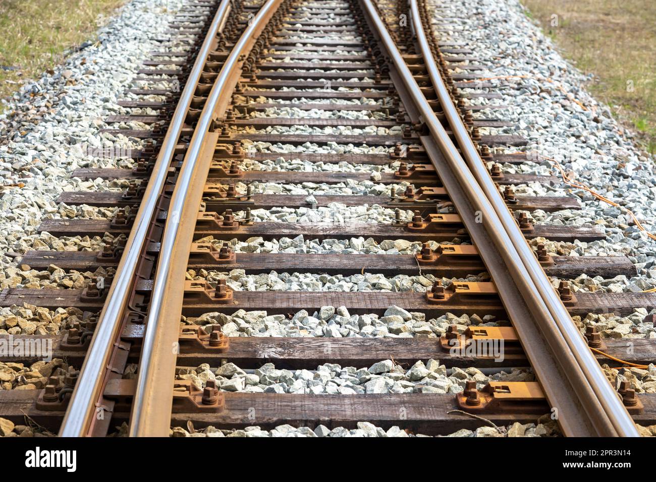 Bahngleise auf dem Land Stockfoto