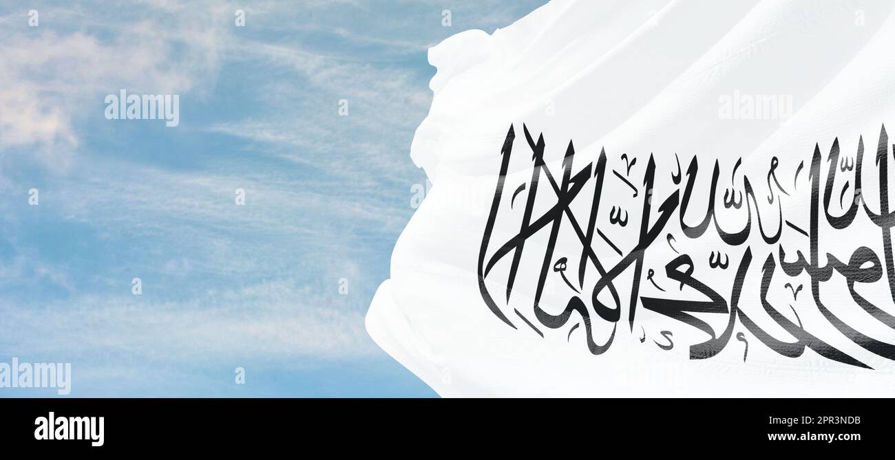 Flagge der Taliban. Afghanische Flagge, Afghanistan in der Macht der Taliban. Die Aufschrift „Shahada“ steht auf der weißen Flagge.al-Qaida Stockfoto