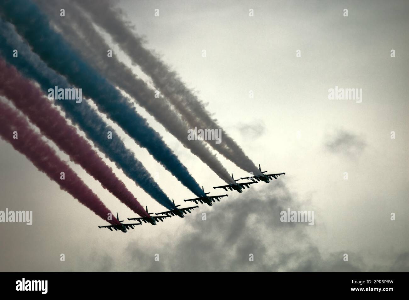Sankt Petersburg, Russland - 30. Juli 2017: Su-25 Flugzeuge NATO-Kodifizierung Frogfoot ist russisches Angriffsflugzeug, gepanzerte Militärflugzeuge. 4 Flugzeuge w Stockfoto
