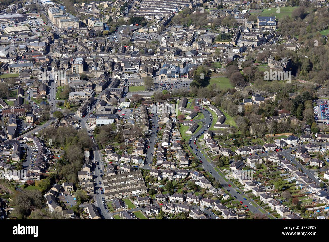 Allgemeine Luftaufnahme des Stadtzentrums von Skipton von Osten aus nach Westen, North Yorkshire, Großbritannien Stockfoto