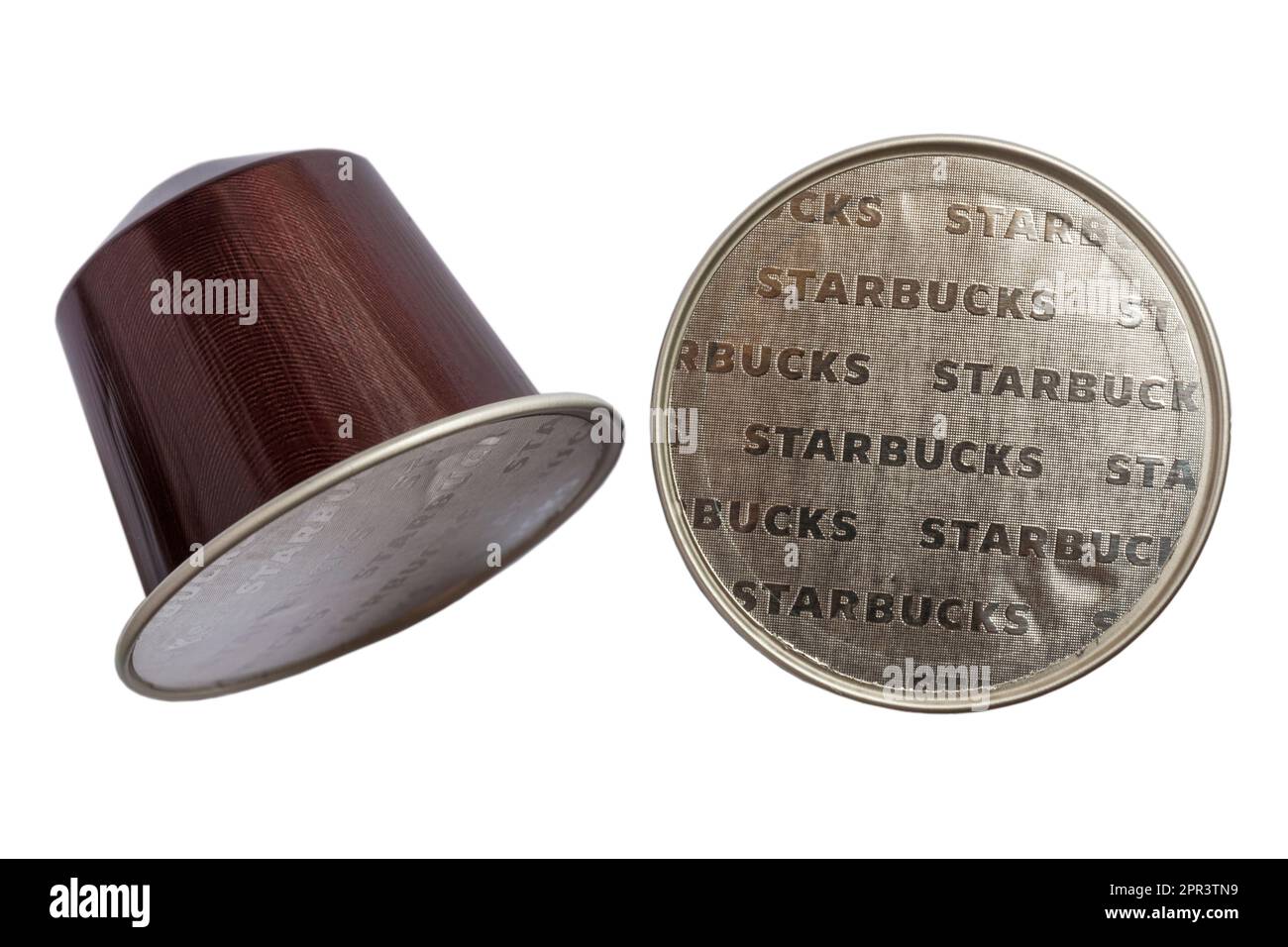 Starbucks Italian Roast Kaffeekapseln Kaffeepads von Nespresso isoliert auf weißem Hintergrund Stockfoto