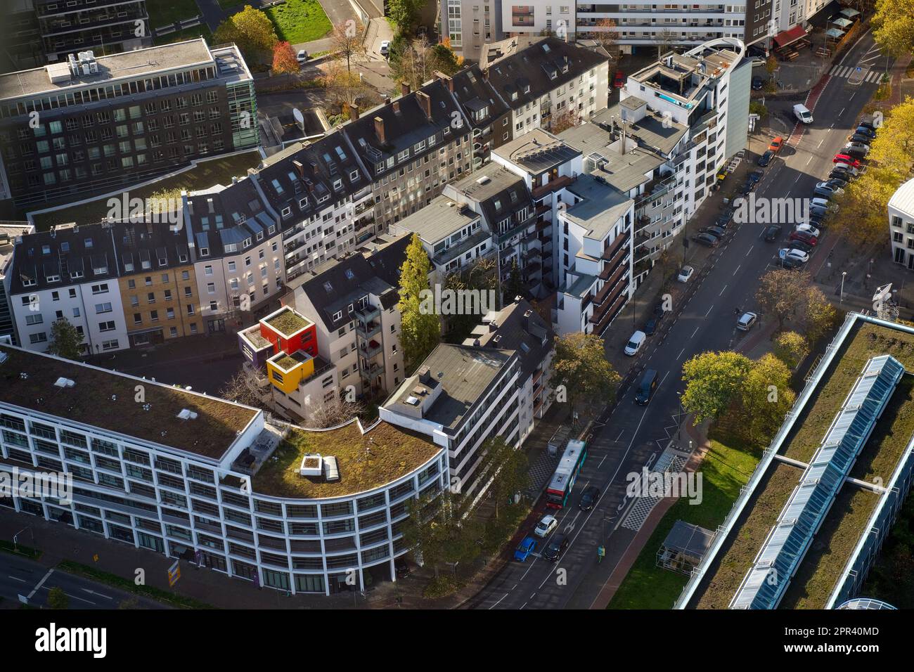 Blick auf die umliegenden Gebäude vom Rheinturm, Deutschland, Nordrhein-Westfalen, Niederrhein, Düsseldorf Stockfoto
